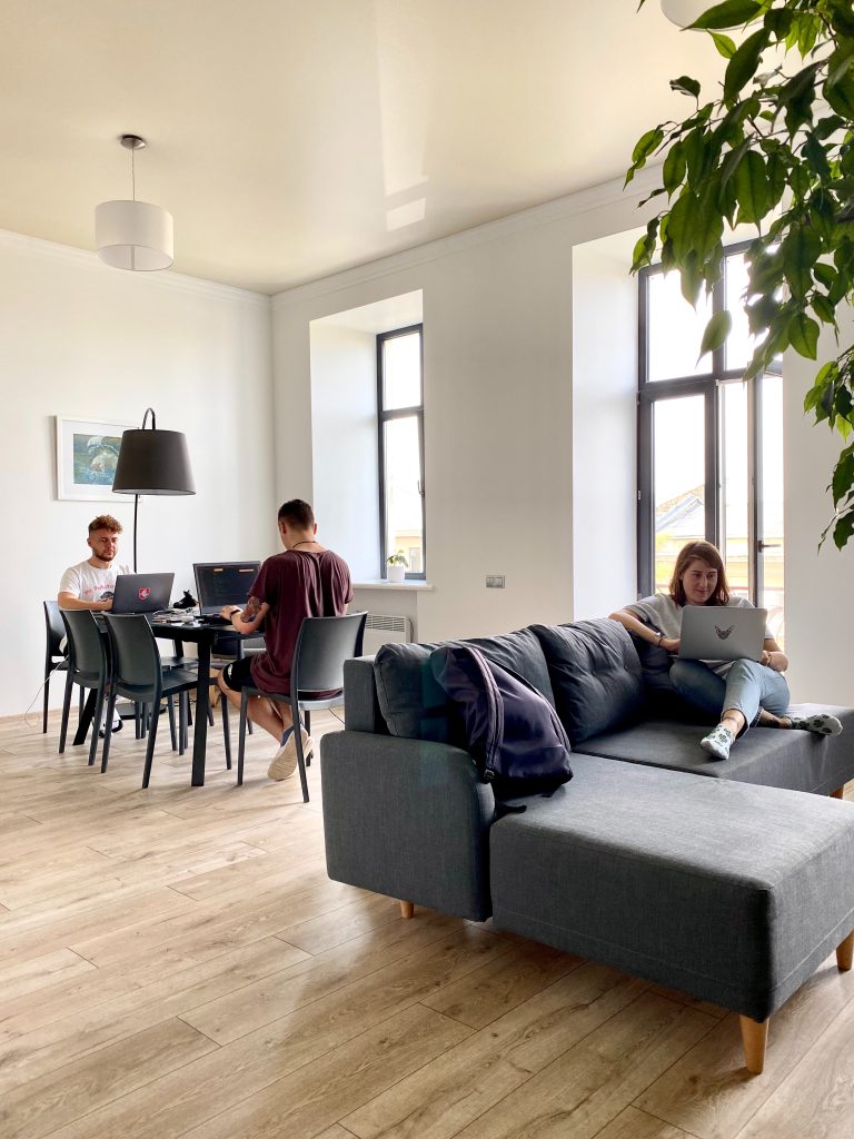 More and more young professionals are joining the coliving phenomenon